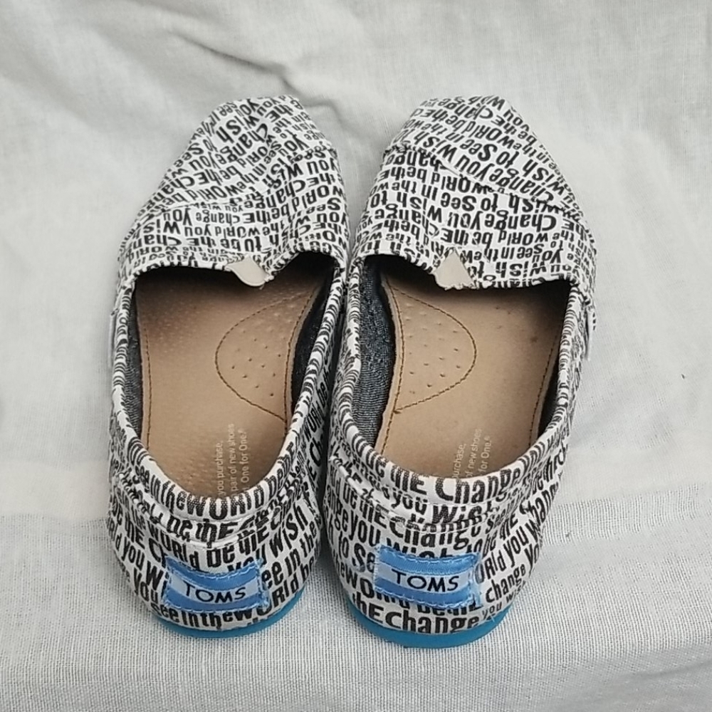 Toms "Be the Change You Wish to Be" Shoes - 7.5 - Picture 5 of 6